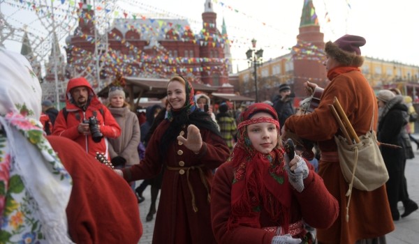 Свыше 500 уличных плакатов и цифровых билбордов украсят столицу на Масленицу