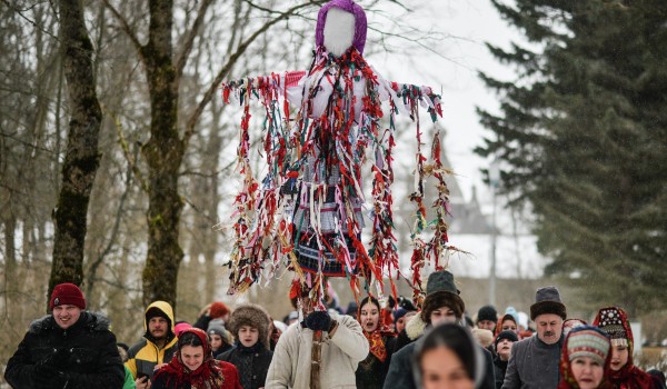 Гостей фестиваля «Московская масленица» научат ковать именные блины из металла