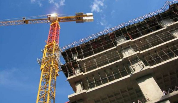 Инвесторы проявляют равный интерес к строительству жилья и коммерческих объектов