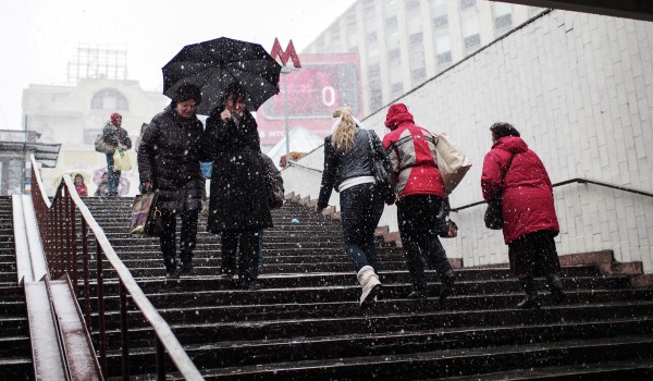 На станции метро «Бабушкинская» планируется установить два навеса над лестничными спусками