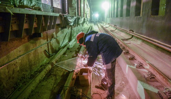 В среднем на 15% проиндексируют с 1 апреля зарплаты строителей московского метро