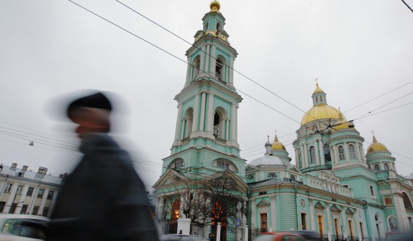 Доступ к парковкам у Богоявленского собора ограничат 6-8 апреля из-за Пасхального богослужения