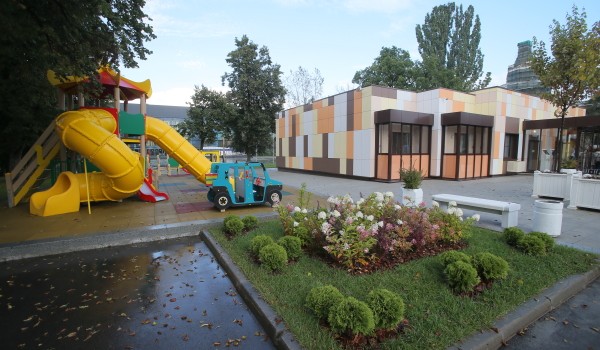 В столичном районе Хамовники отремонтировано в апреле более 110 детских площадок