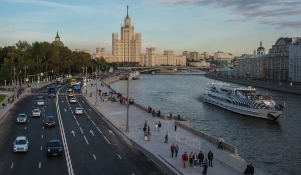 Движение ограничат на Большом Москворецком мосту и участке Кремлевской набережной с 30 апреля по 2 мая