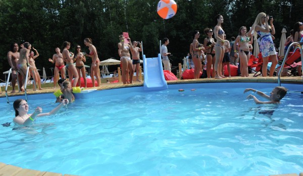 Три бассейна и зоны отдыха у воды без купания будут работать в парках столицы летом