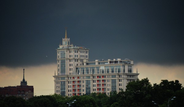 «Желтый» уровень опасности объявлен в столице 5 мая из-за грозы и сильного ветра