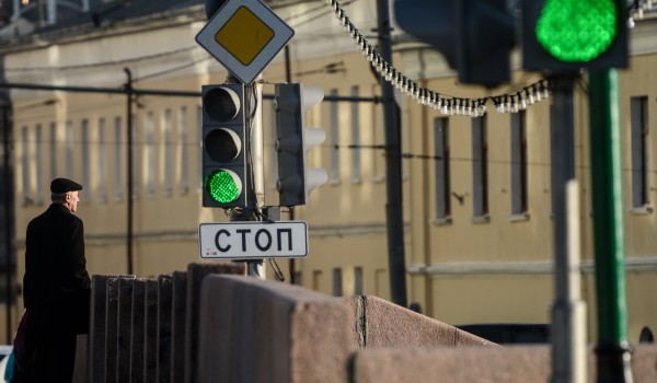 В Москве изменен режим работы светофоров еще на 30 пешеходных переходах города