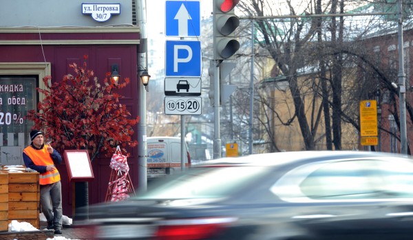 Свыше 7,6 тыс. жителей города получили в апреле консультации о работе платных парковок
