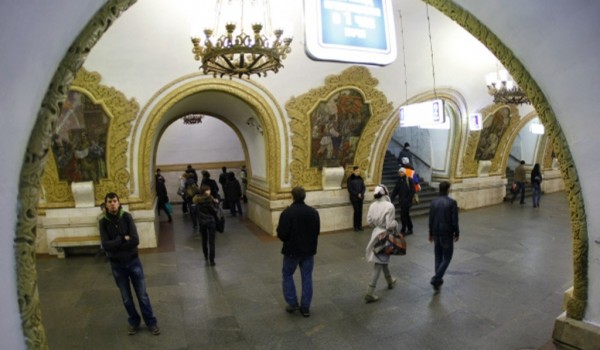 Началась онлайн-продажа билетов на экскурсии по московскому метро для иностранных гостей