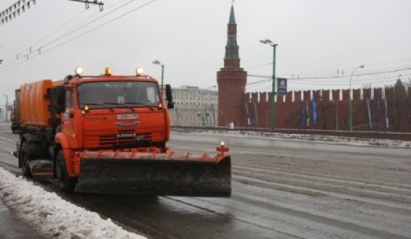 Снегоуборочная техника на улицах Москвы