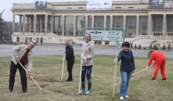 В Лужниках 20 апреля прошел традиционный городской субботник