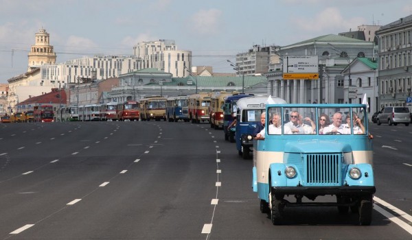 Парад ретроавтобусов в Москве