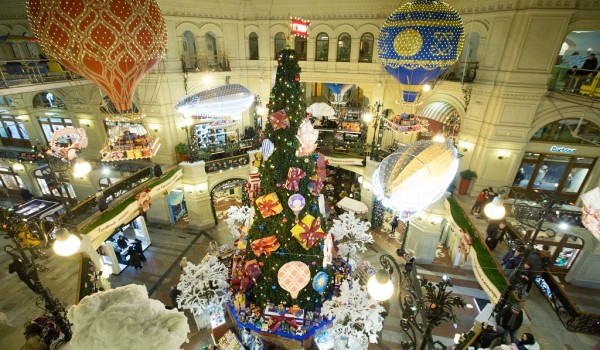 Праздничное оформление в ГУМе в Москве