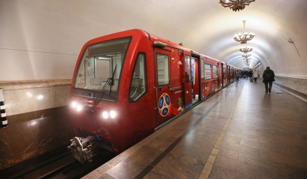 На Таганско-Краснопресненской линии метро запустили два поезда, украшенных в стилистике FIFA