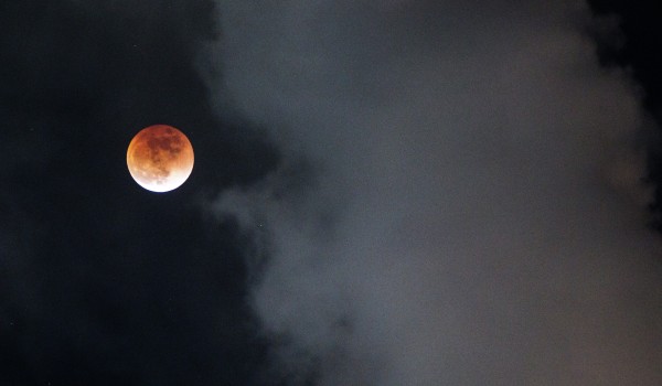 27 июля москвичи смогут увидеть самое длительное в 21 веке полное затмение луны