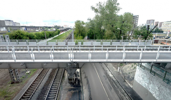 Дополнительные шесть пешеходных переходов построят через пути МЖД