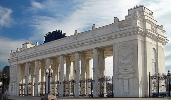 До сентября в Парке Горького будут проходить занятия на трапеции для полетов