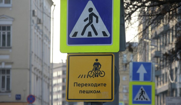 Движение на Петровском бульваре ограничено по 25 августа из-за реставрации здания на ул. Неглинная