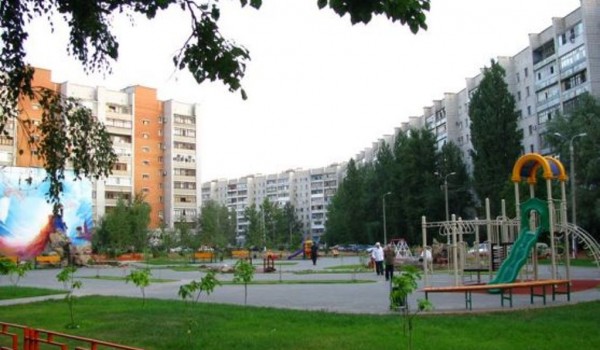 В Красносельском районе до 1 сентября завершат благоустройство дворов по шести адресам