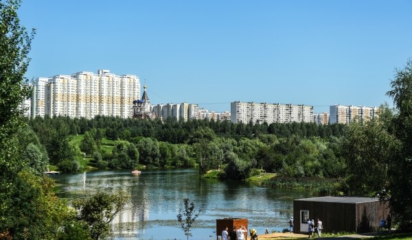 Мэр Москвы осмотрел ход благоустройства парка в пойме реки Битца