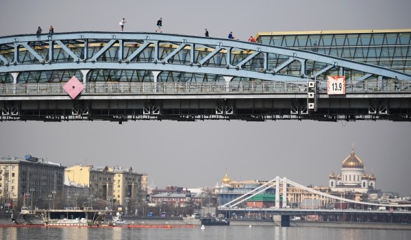 Андреевский пешеходный мост покрасят 14 сентября