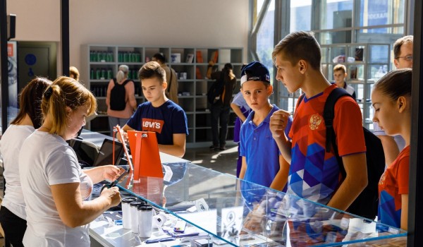 В центре «Космонавтика и авиация» на ВДНХ открылся сувенирный магазин
