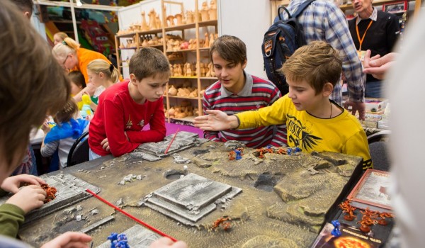 В системе образования Москвы функционирует более 120 тыс. кружков и секций для детей