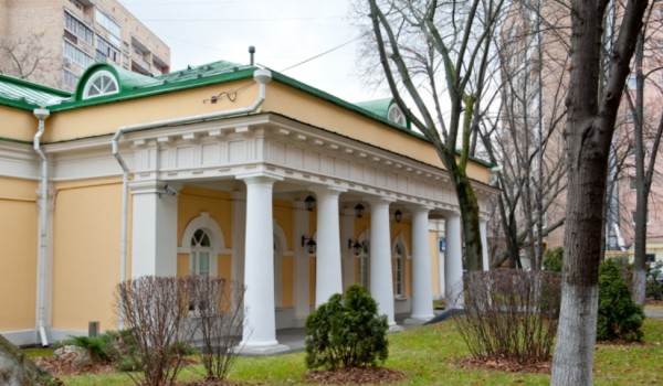 Завершилась реставрация Шефского дома на Комсомольском проспекте