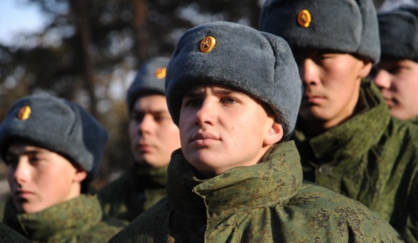 Более 6 тыс. москвичей отправятся на службу в армию в рамках осеннего призыва