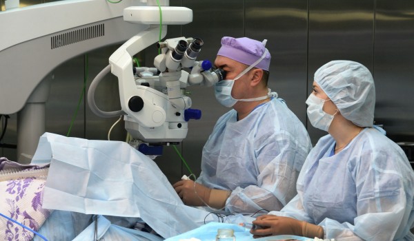 Свыше 18 тыс. операций ежегодно проводят офтальмологи больницы им. О.Филатова