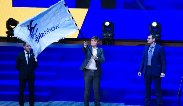 Москва передала эстафету флага WorldSkills Екатеринбургу