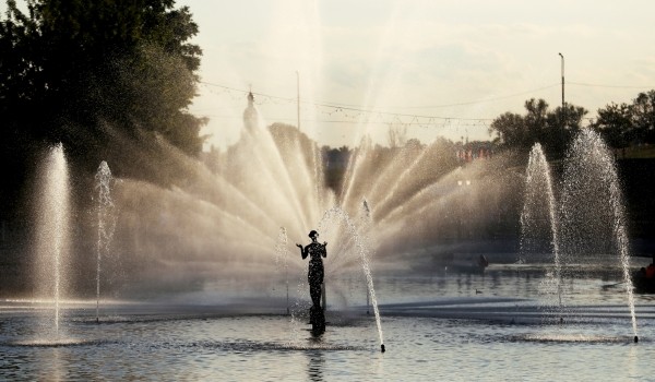 В парке в пойме реки Битцы установят два фонтана с динамической подсветкой