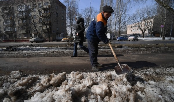 Свыше 3,5 тыс. дворников будут убирать снег в центре города предстоящей зимой