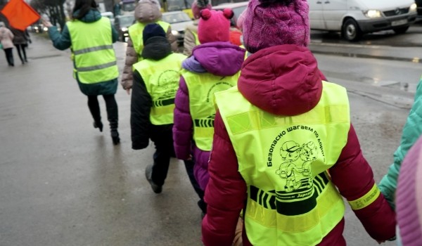 В столице прошла акция по раздаче световозвращающих элементов