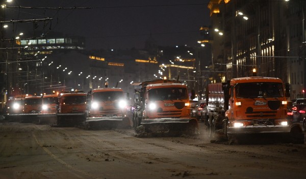27 ноября снегоуборочная техника вышла на улицы столицы