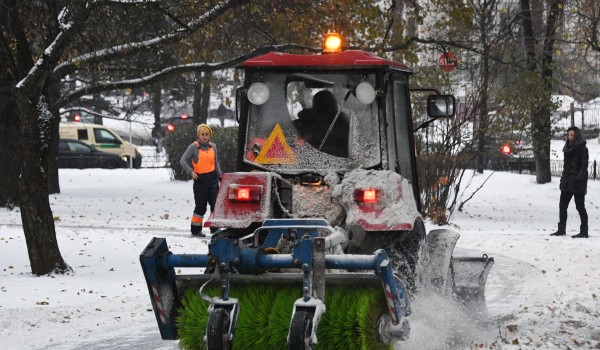 Московские коммунальщики вывезли более 200 тыс. кубометров снега за сутки