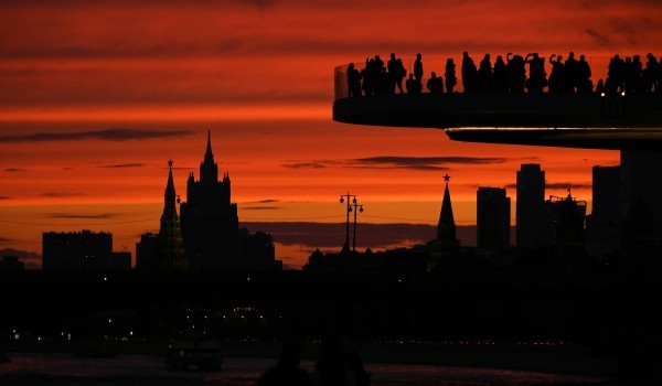 Карты «Тройка» с изображением «парящего моста» в «Зарядье» поступили в продажу в кассы метро