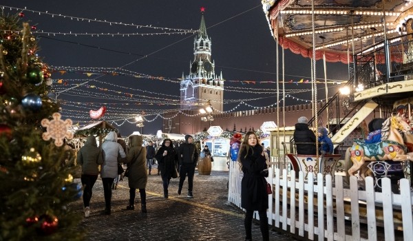 Москвичам предложат выбрать новогодние заставки на стелах со светодиодными гирляндами на улицах города