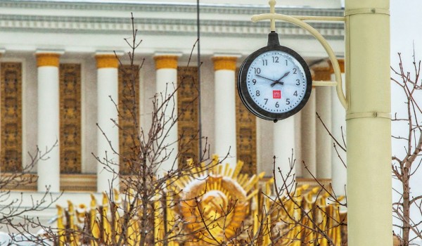На ВДНХ вернулись уличные часы