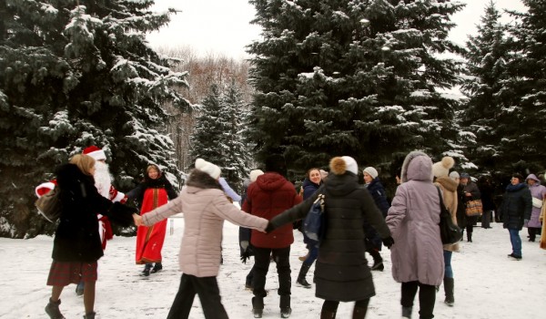 В Парке Победы пройдет открытый урок и праздничная программа для участников Московского долголетия