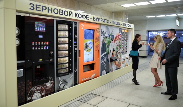 С начала года в переходах столичного метро пассажиры купили порядка 350 литров горячих напитков