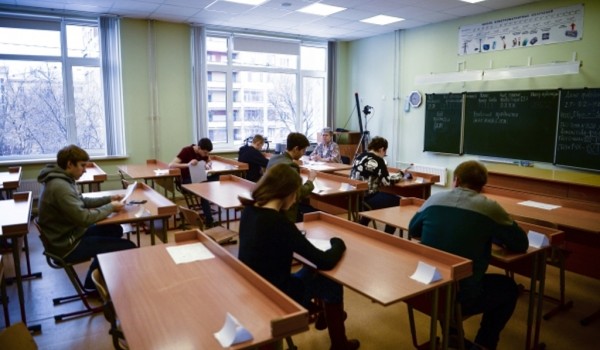 На участие в итоговых экзаменах и сочинении на mos.ru подано более 180 тыс. заявлений