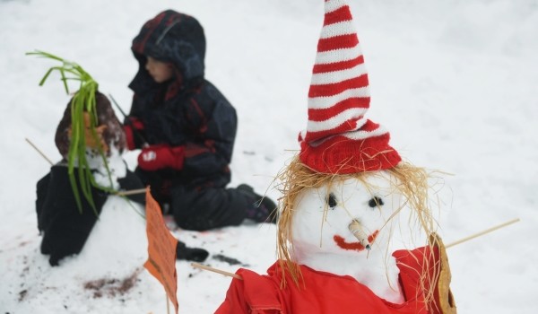 Более 80 авторских снежных фигур создали участники фестиваля «Арт-битва снеговиков»