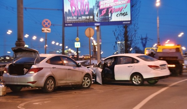В феврале порядка 60 повреждённых в аварии или застрявших в снегу автомобилей переместили эвакуаторы АМПП