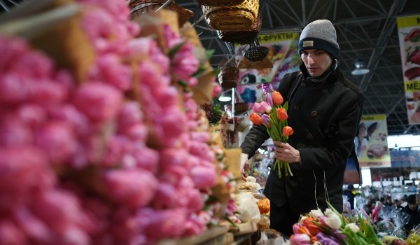 «Желтый» уровень опасности из-за сильного ветра продлен в Москве на 8 марта