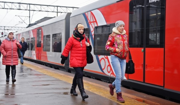 Сотрудники ЦППК будут вручать открытки на вокзалах города в честь 8 марта