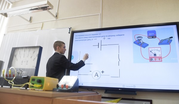 В Москве более 700 учителей получили гранты за вклад в развитие «МЭШ»
