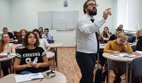 В Москве назвали лучшего классного руководителя столичных школ
