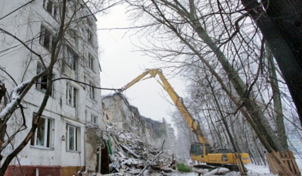 Начался снос ветхой пятиэтажки на западе Москвы
