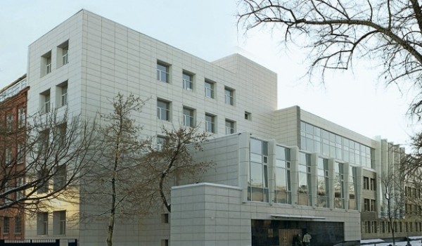 В районе Якиманка отремонтируют фасады учебно-административного здания МГАХИ им. В.И. Сурикова